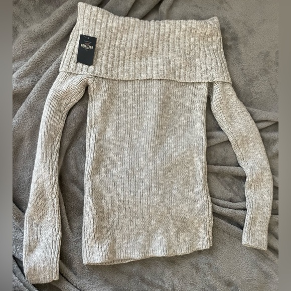 Sweaters - Hollister Women’s Chunky Knit Off The Shoulder S